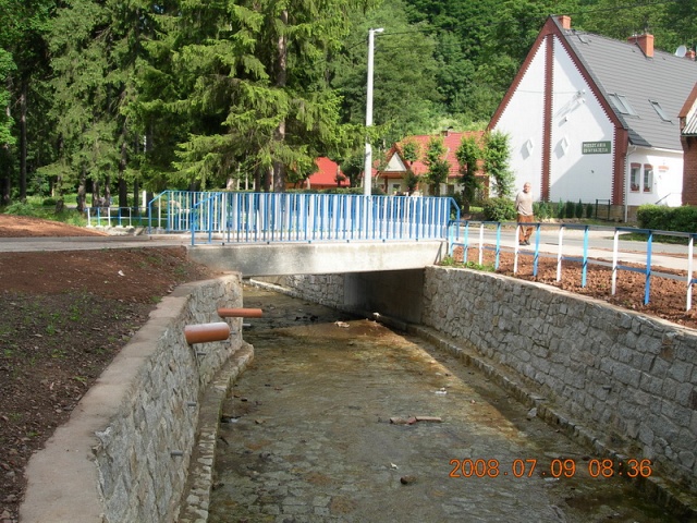 Budowa mostu nad potokiem Sokołowiec w Sokołowsku